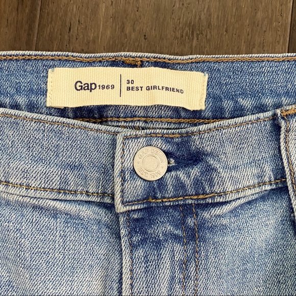 GAP- Mid Rise Best Girlfriend Jeans - Picture 9 of 10